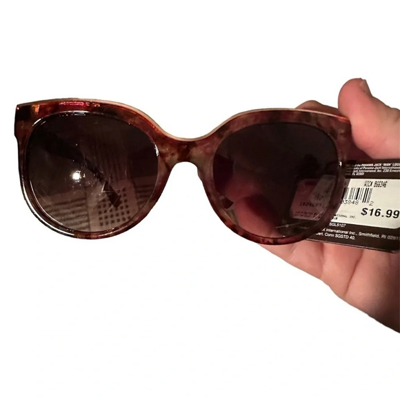 NWT sunglasses - Picture 3 of 4